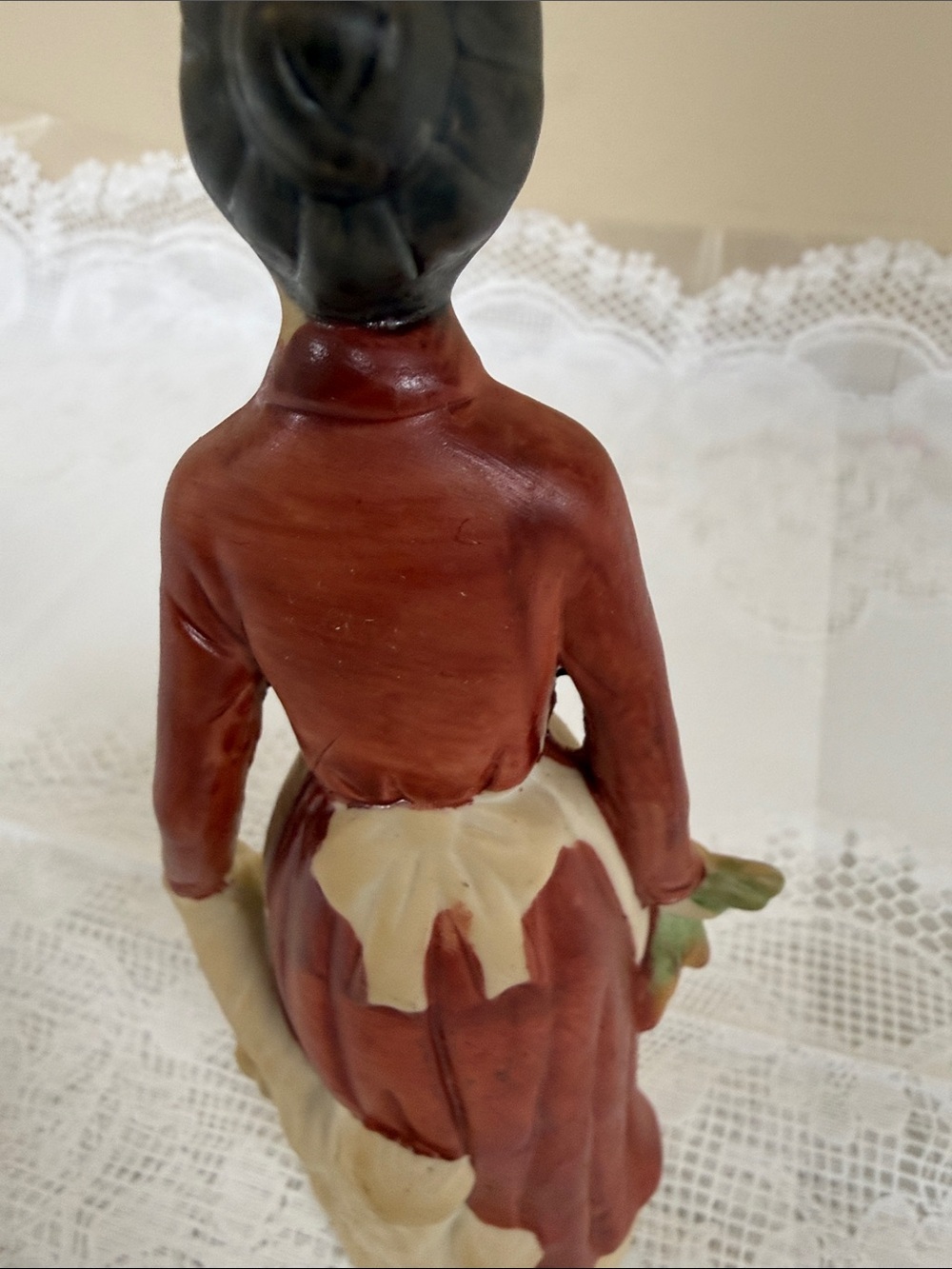 Vintage-Style Ceramic Figurine in Cream and Rust Red - Picture 4 of 5